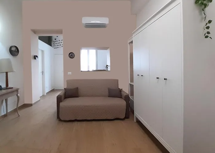 Regina Anna Apartman *